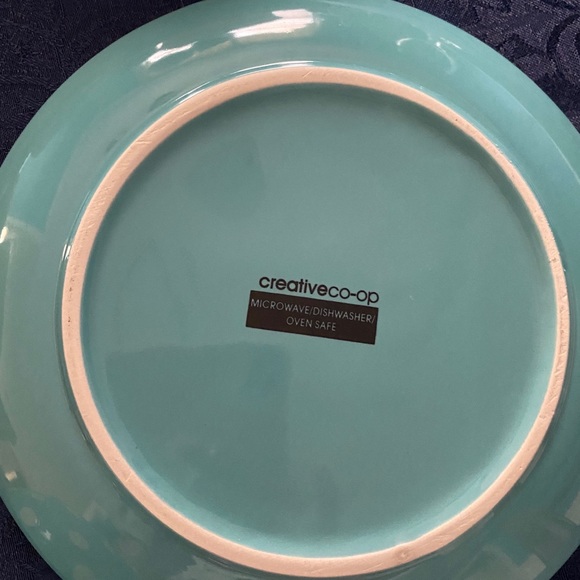 Fun & festive dinnerware - Picture 7 of 7